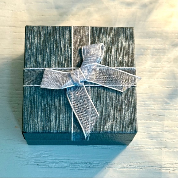 Lab Created Blue Sapphire, Heart Necklace brand new - Picture 4 of 4